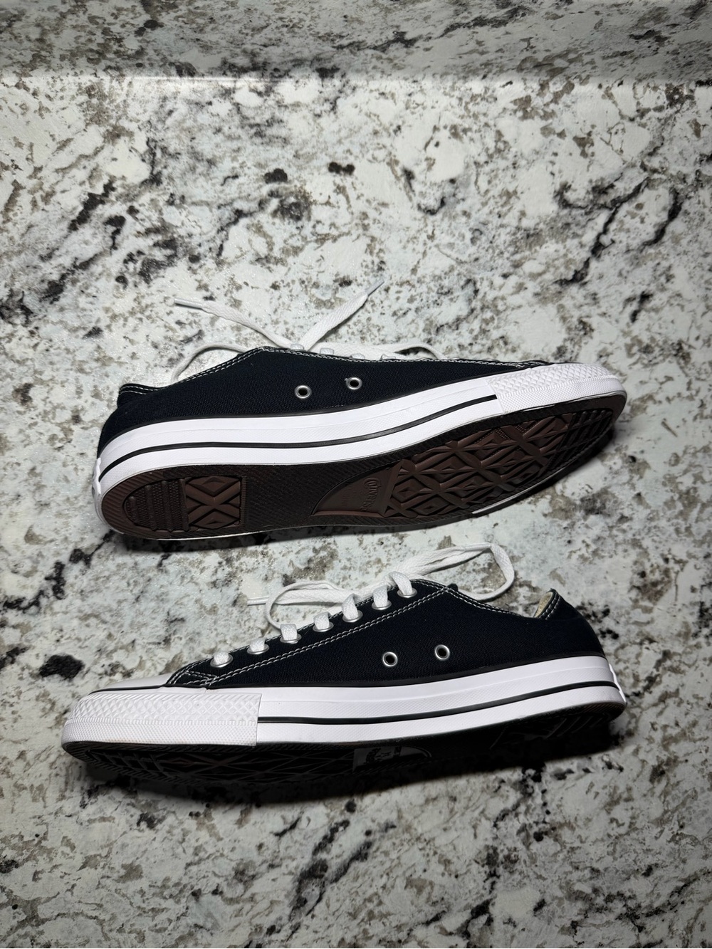 Converse Chuck Taylor All-Star low-top black Size 9 men 11 women - Picture 3 of 7